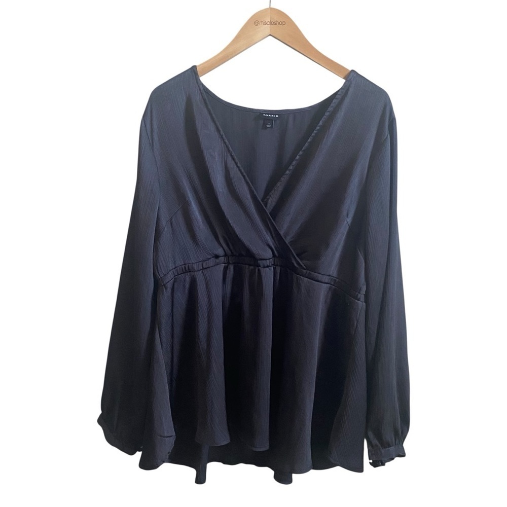 Torrid Charcoal Crinkle Satin V Neck Surplice Long Sleeve Peplum Blouse Size 1X